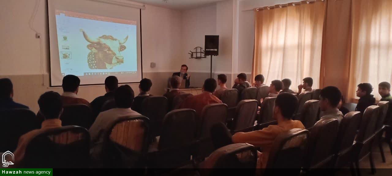 برگزاری نشست جهاد تبیین با محوریت روش‌های اثرگذاری بر نوجوانان و جوانان در فامنین+عکس