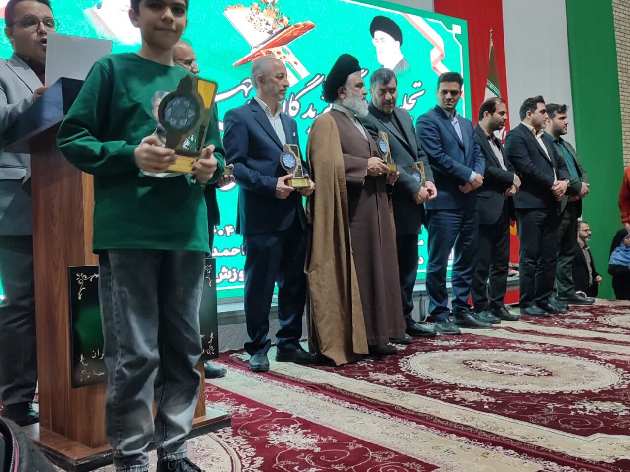 اجلاسیه نماز جامعه کار و تولید کاشان برگزار شد+تصاویر