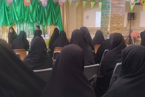 کرسی آزاداندیشی در مدرسه علمیه حضرت زینب کبری(س) هرسین برگزار شد