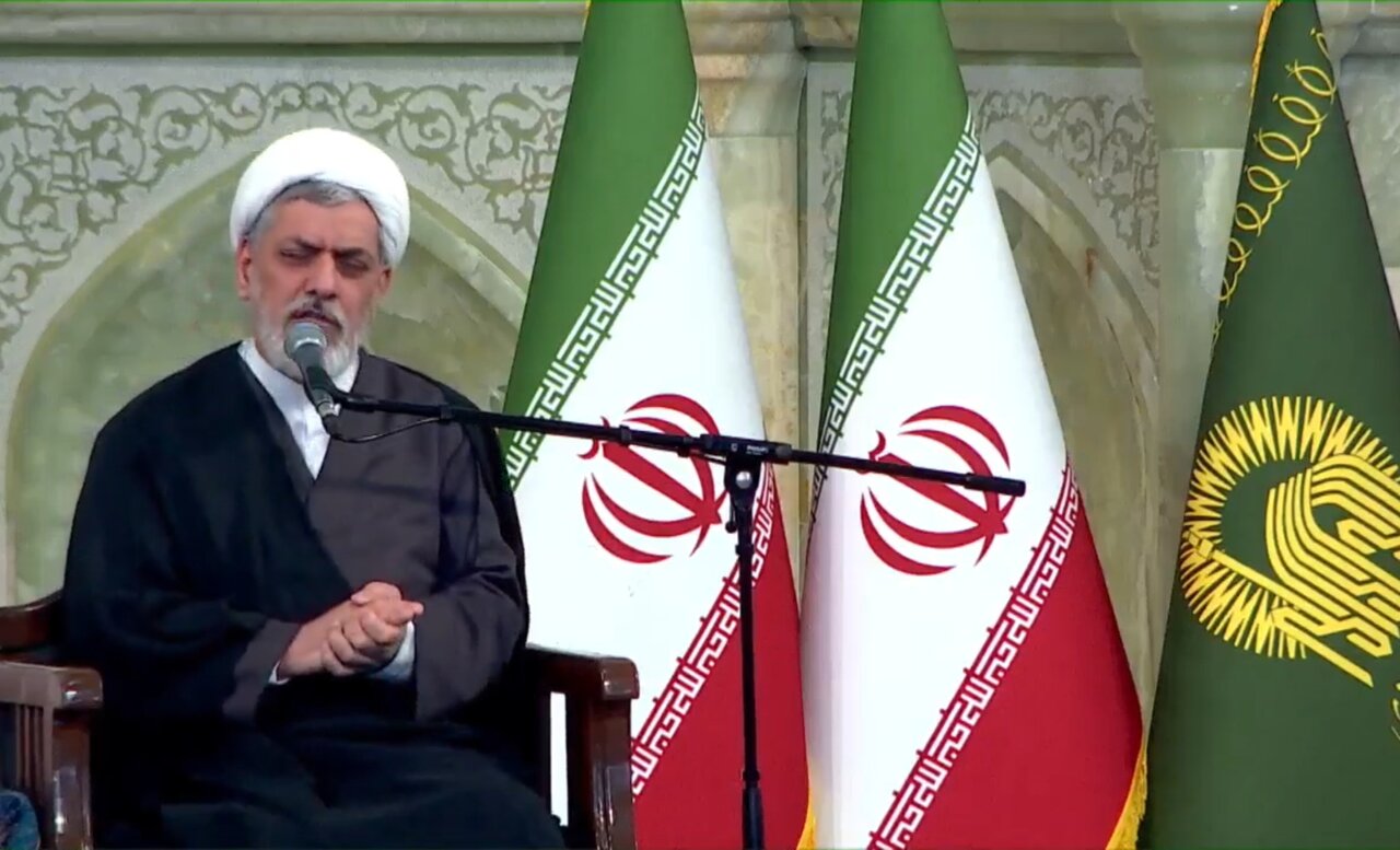 حضرت عبدالعظیم(ع) الگوی ولایتپذیری و تمسک به اهلبیت(ع) است حضرت عبدالعظیم(ع) الگوی ولایتپذیری و تمسک به اهلبیت(ع) است