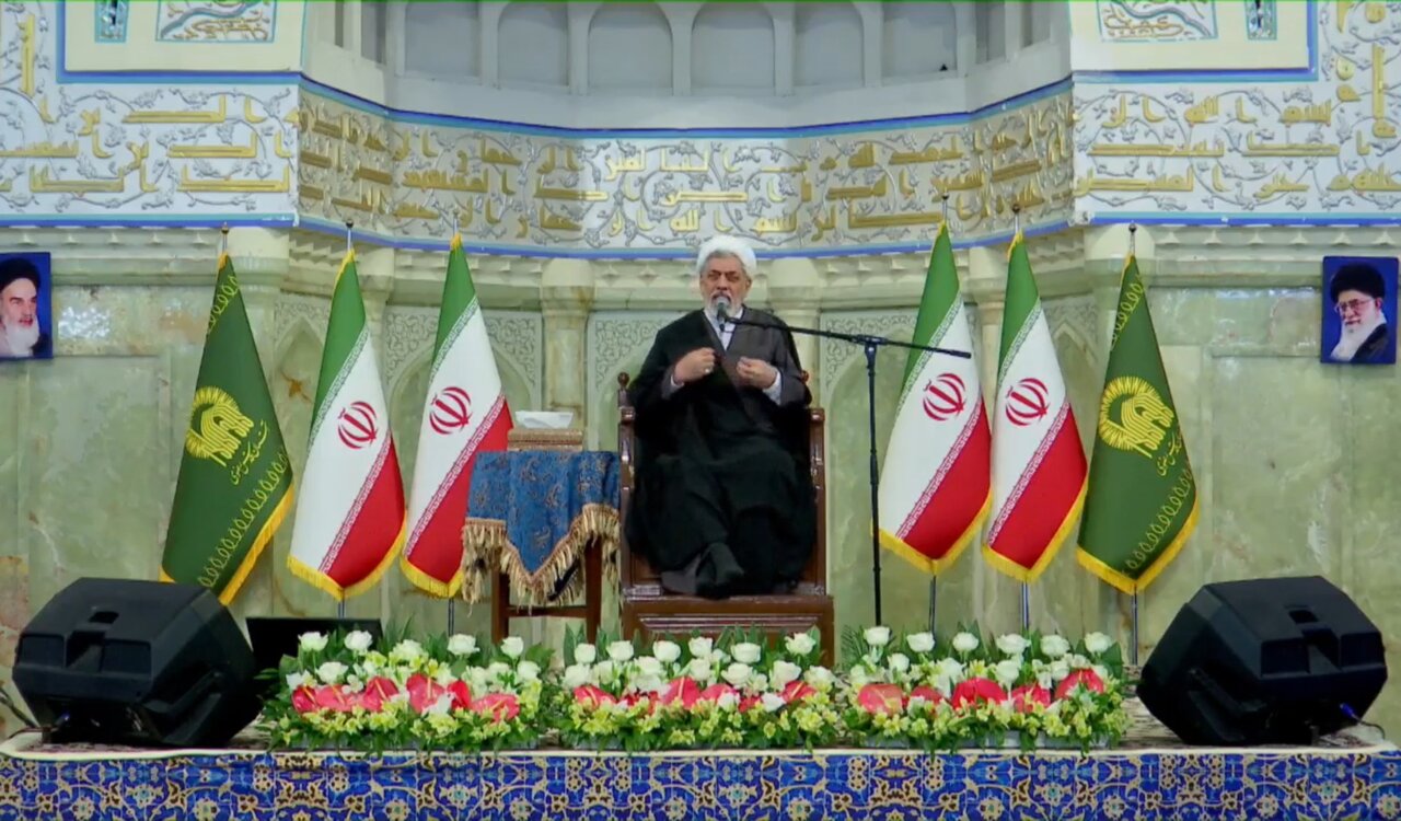 حرمت‌شکنی خط قرمز جامعه دینی است/شناخت دشمن شرط حفظ امنیت و انسجام ملی است