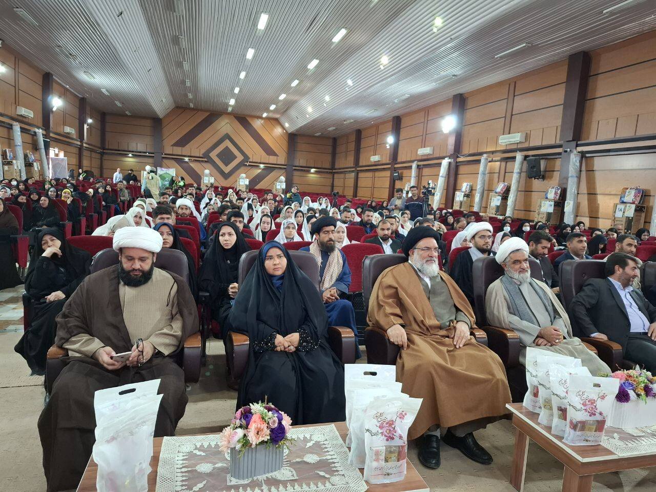 اهدای ۱۲۰ میلیارد ریال جهیزیه و لوازم گرمایشی به نوعروسان و خانواده های نیازمند در آستانه ماه رمضان