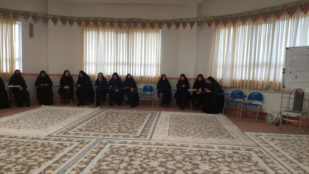 درس اخلاق طلاب مدرسه علمیه فاطمیه نقده