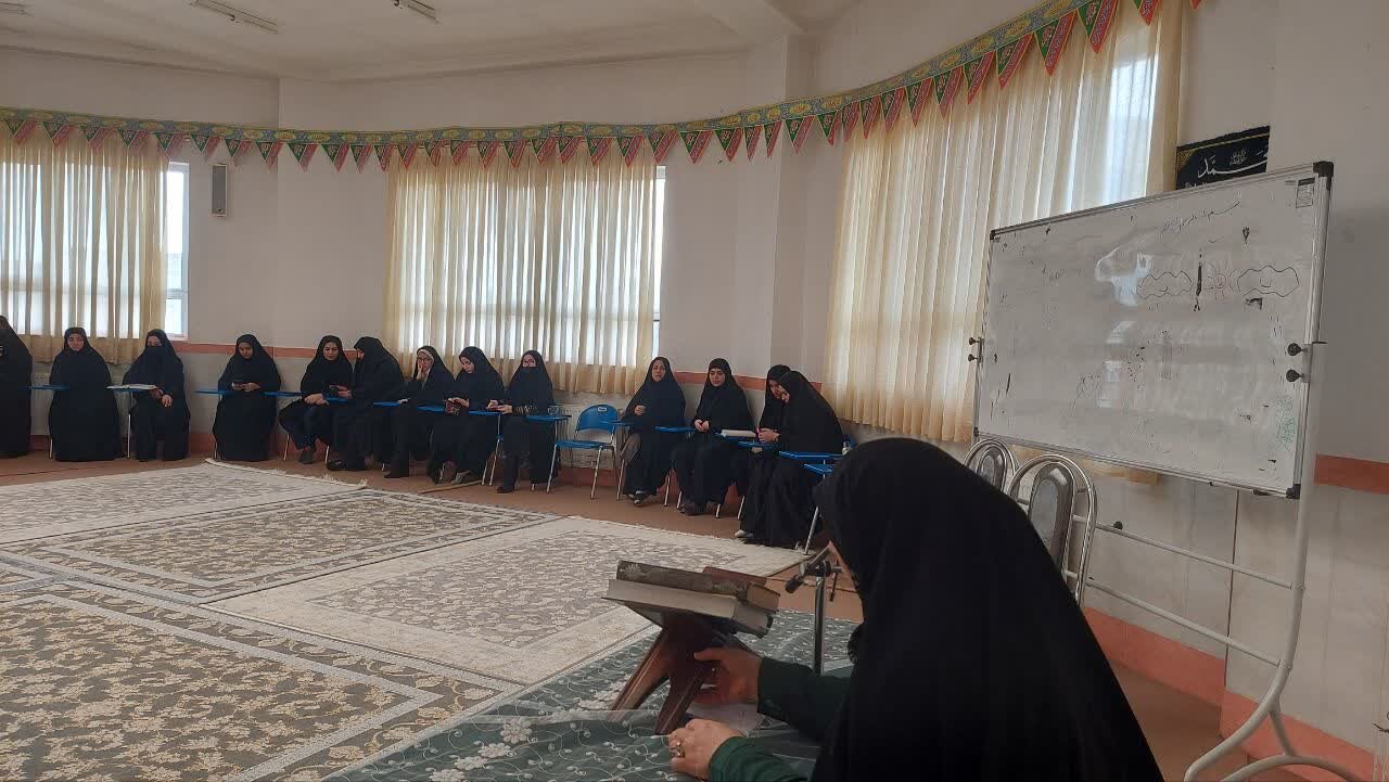 درس اخلاق طلاب مدرسه علمیه فاطمیه نقده