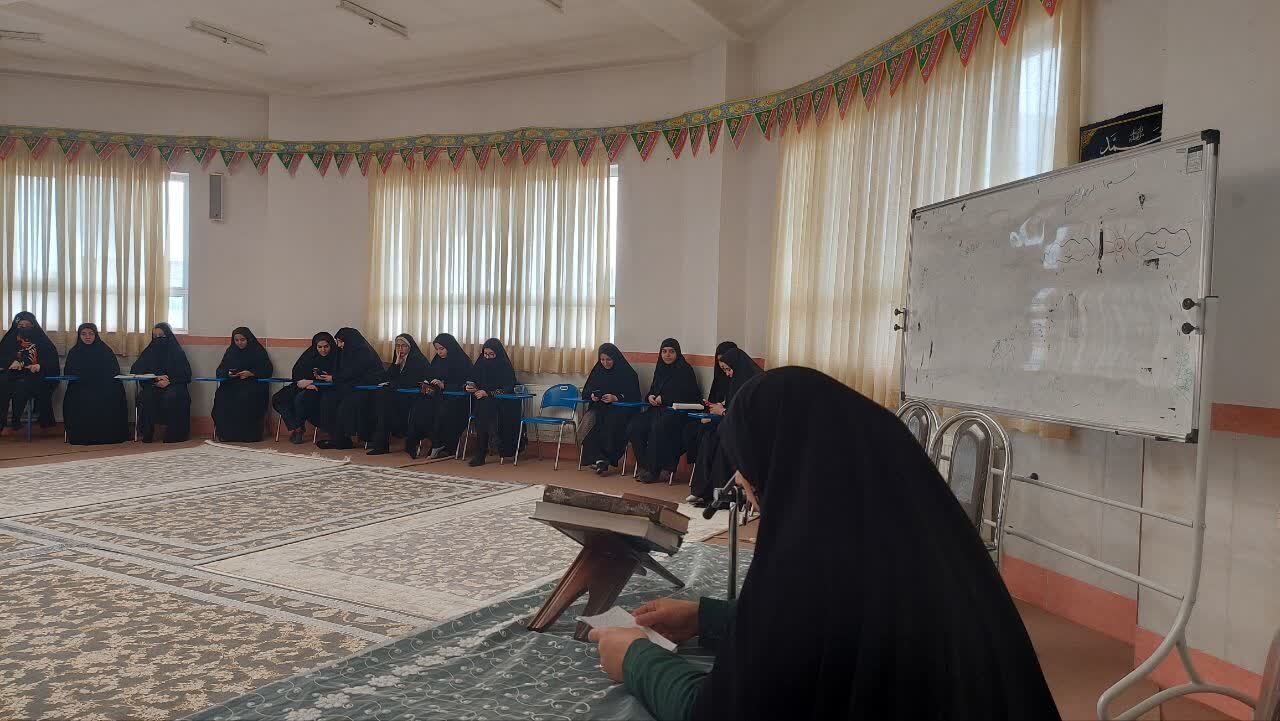 درس اخلاق طلاب مدرسه علمیه فاطمیه نقده