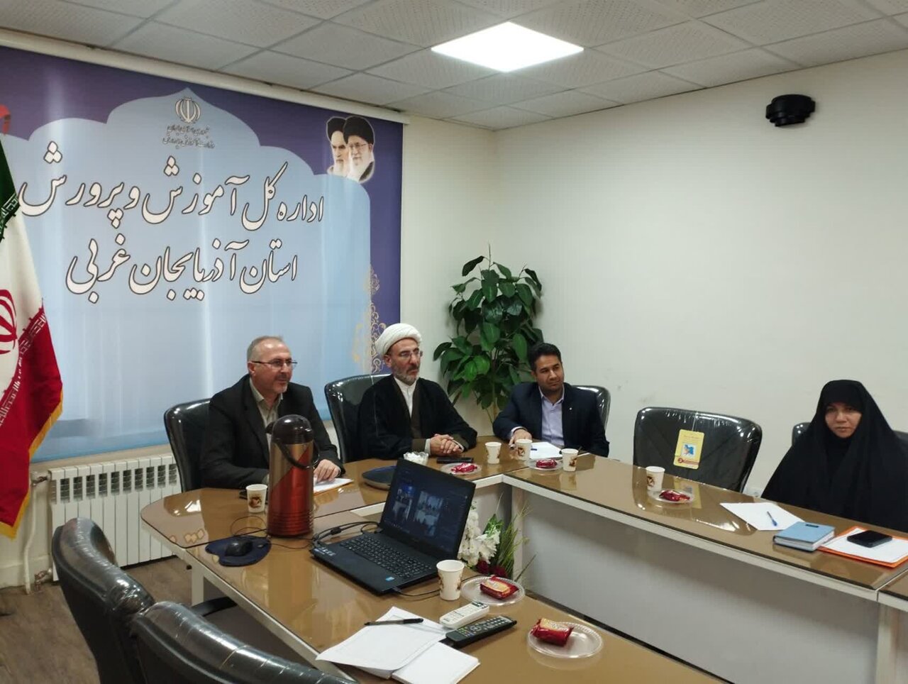 بررسی راهکارهای همکاری حوزه علمیه و آموزش‌وپرورش آذربایجان‌غربی در آستانه ماه مبارک رمضان+عکس