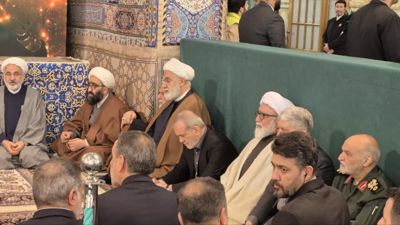 تصاویر/مراسم اربعین شهدای فتنه آمریکایی صهیونیستی در حرم مطهر رضوی