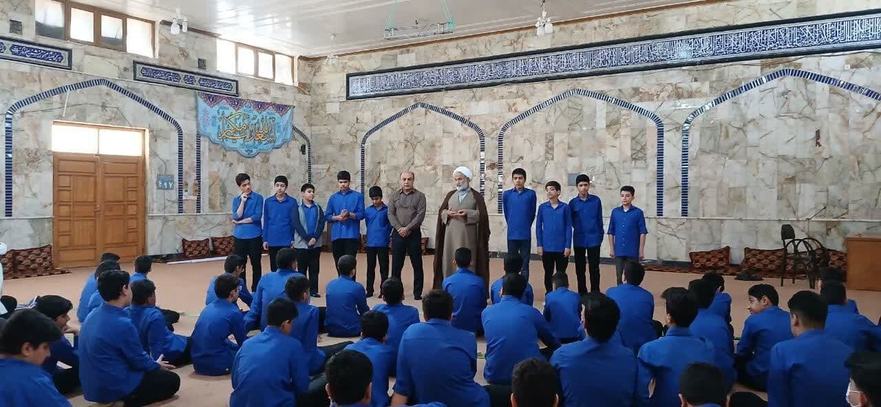 تقوا و علم، معیارهای اصلی فضیلت در مکتب اسلام هستند