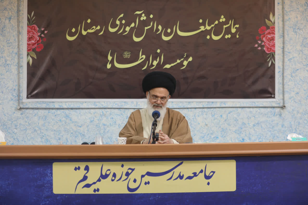 تبلیغ دانش آموزی خط مقدم مقابله با جنگ نرم دشمن است / تضعیف هویت دینی و ملی؛ خسارتی فراتر از کرونا