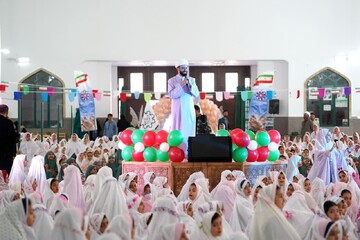 تصاویر/ برگزاری آیین باشکوه جشن تکلیف ۲۵۰۰ دانش‌آموز دختر شهر ساوه