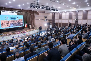 تصاویر/ نشست فرهیختگان و فعالان فرهنگی استان لرستان با رئیس جمهور