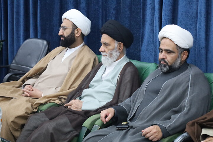 تصاویر/ دیدار معاون امور طلاب و دانش‌آموختگان حوزه های علمیه با طلاب مدرسه علمیه آل البیت (ع) بندرلنگه