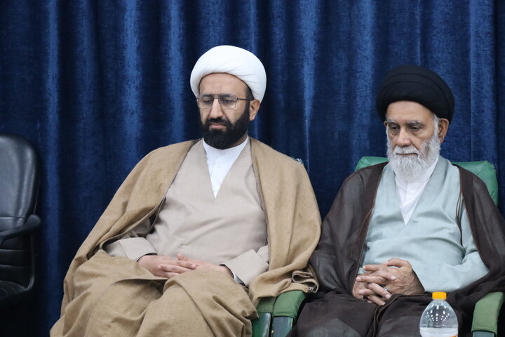 تصاویر/ دیدار معاون امور طلاب و دانش‌آموختگان حوزه های علمیه با طلاب مدرسه علمیه آل البیت (ع) بندرلنگه