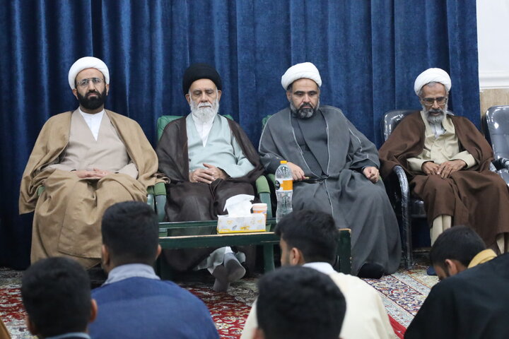 تصاویر/ دیدار معاون امور طلاب و دانش‌آموختگان حوزه های علمیه با طلاب مدرسه علمیه آل البیت (ع) بندرلنگه