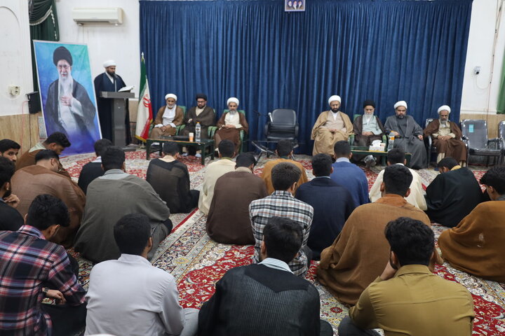 تصاویر/ دیدار معاون امور طلاب و دانش‌آموختگان حوزه های علمیه با طلاب مدرسه علمیه آل البیت (ع) بندرلنگه