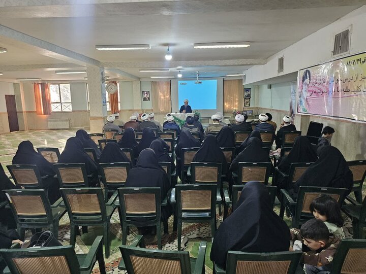 تصاویر / گردهمایی روحانیون وائمه جماعات مساجد شهرستان بویین زهرا