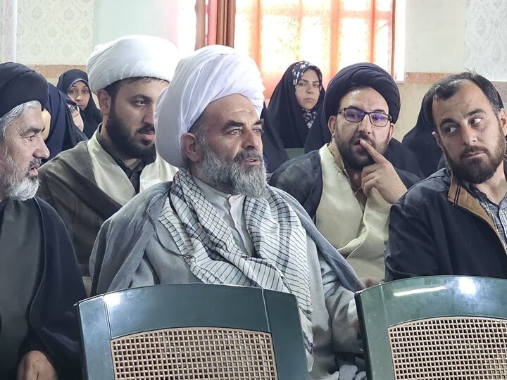 تصاویر / گردهمایی روحانیون وائمه جماعات مساجد شهرستان بویین زهرا