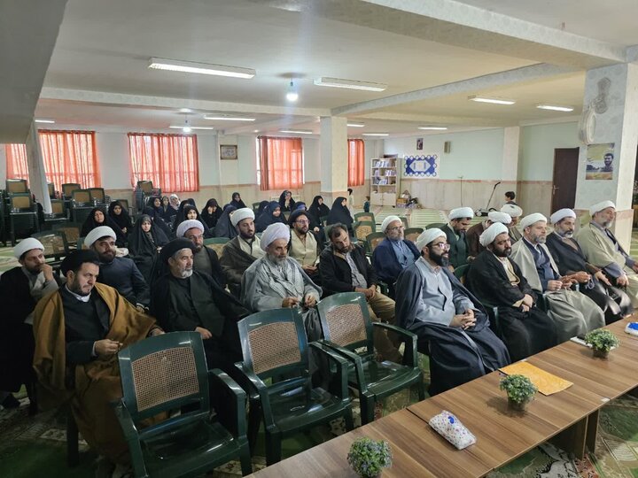 تصاویر / گردهمایی روحانیون وائمه جماعات مساجد شهرستان بویین زهرا