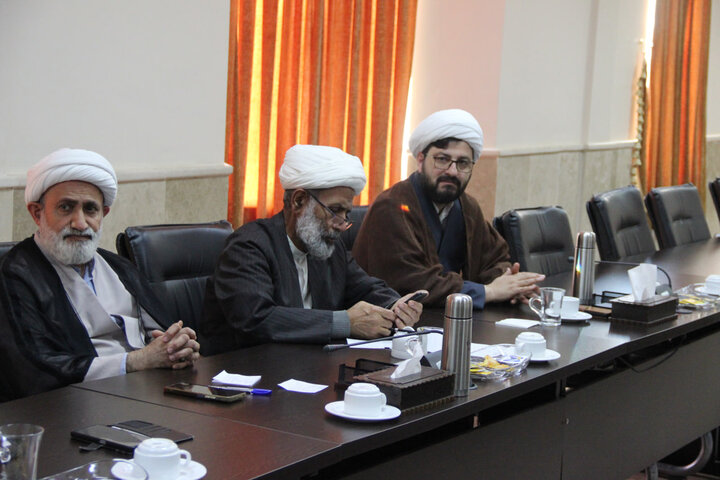 تصاویر / نشست مدیر حوزه علمیه قزوین با مدیران مدارس علمیه استان قزوین