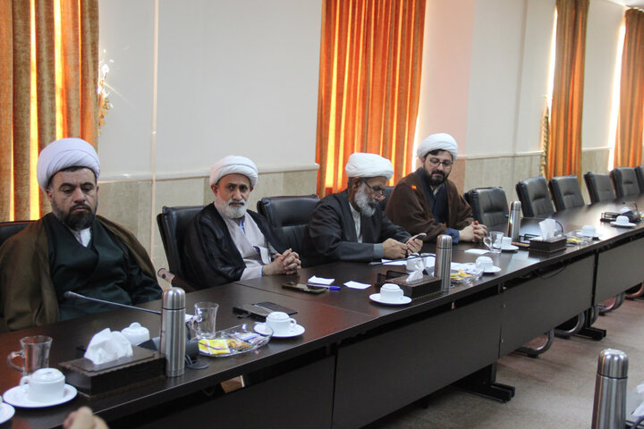 تصاویر / نشست مدیر حوزه علمیه قزوین با مدیران مدارس علمیه استان قزوین
