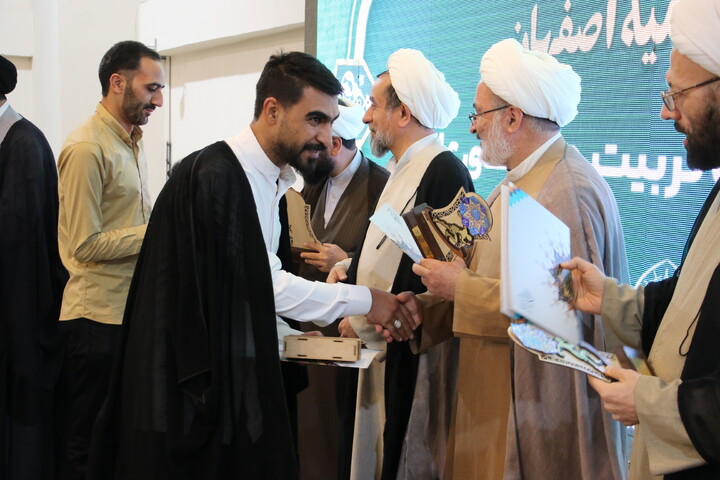 تصاویر|ختتامیه یازدهمین جشنواره ورزشی و هنری حوزه علمیه اصفهان