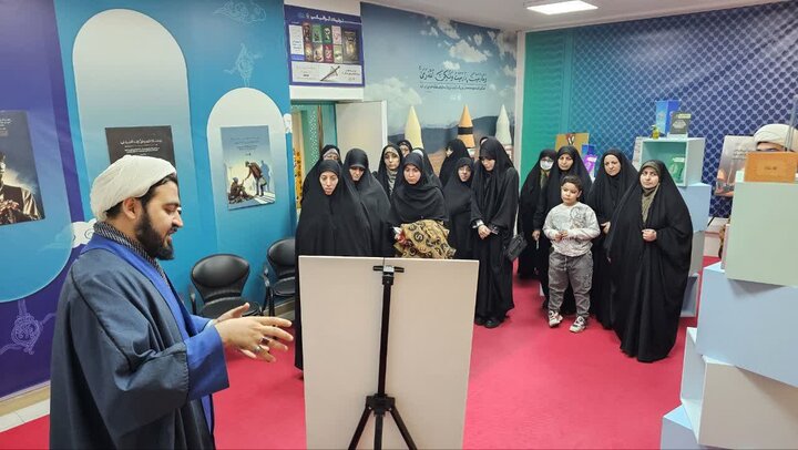 تصاویر/ برگزاری نمایشگاه تعاملی «پیام‌بر آیه‌ها باشید» به همت اداره کل راهبری زیست بوم فرهنگی تهران