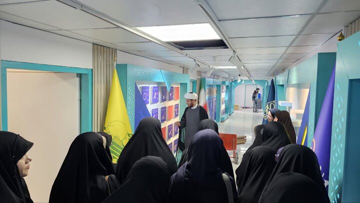 تصاویر/ برگزاری نمایشگاه تعاملی «پیام‌بر آیه‌ها باشید» به همت اداره کل راهبری زیست بوم فرهنگی تهران