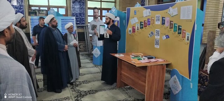 تصاویر/ برپایی نمایشگاه زندگی با آیه‌ها در دشتستان