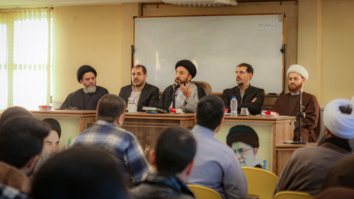 تصاویر/نشست مشترک مبلغین طرح امین با دبیر ستاد همکاری‌ها و مدیرکل آموزش‌وپرورش همدان