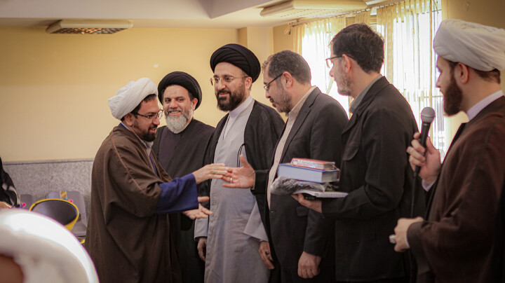 تصاویر/نشست مشترک مبلغین طرح امین با دبیر ستاد همکاری‌ها و مدیرکل آموزش‌وپرورش همدان