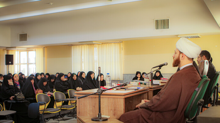 تصاویر/نشست مشترک مبلغین طرح امین با دبیر ستاد همکاری‌ها و مدیرکل آموزش‌وپرورش همدان