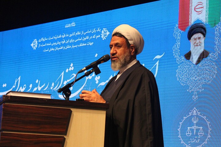 تصاویر/ اختتامیه پنجمین دوره جشنواره «رسانه و عدالت»   استان کرمان