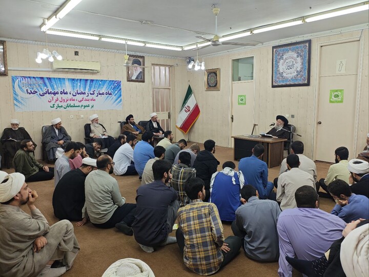 تصاویر/دیدار طلاب جدیدالورود مقطع سیکل مدارس علمیه استان خوزستان با  آیت‌الله سید محمدعلی موسوی جزایری