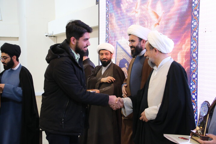 تصاویر|ختتامیه هجدهمین دوره مسابقات قرآن حوزه علمیه اصفهان