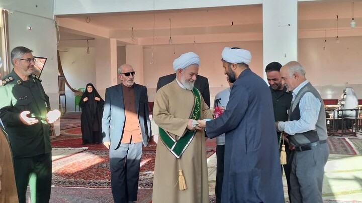 تصاویر / حضور امام جمعه اسدآباد در آیین غبارروبی مساجد