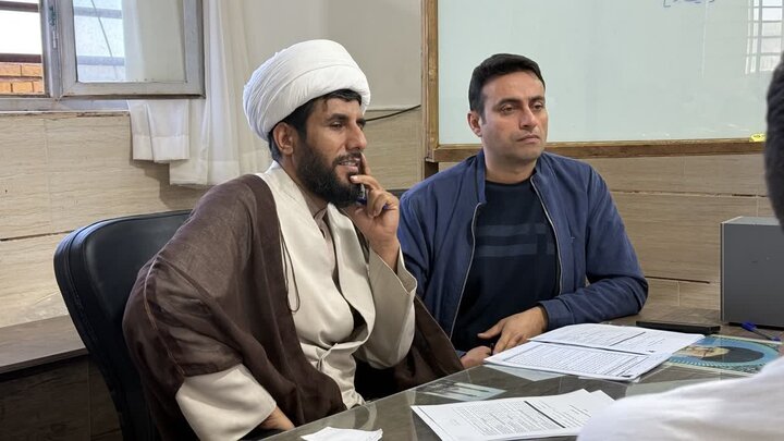 مناظره طلاب حوزه علمیه امام حسن مجتبی(ع) و دانشجویان دانشگاه آزاد اسلامی واحد رفسنجان؛ عکس: امیرسجاد کهنوجی.