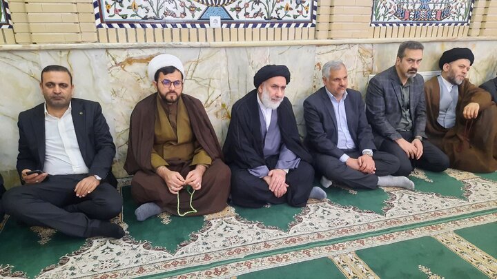 تصاویر/ مراسم بزرگداشت چهلمین روز شهادت جمعی از مردم و حافظان امنیت در فتنه اخیر آمریکایی صهیونیستیحوزه/ آیین چهلم شهدای حوادث دی‌ماه ۱۴۰۴ با حضور اقشار مختلف مردم و مسئولان در مهدیه مصلی امام خمینی(ره) شهرکرد برگزار شد.