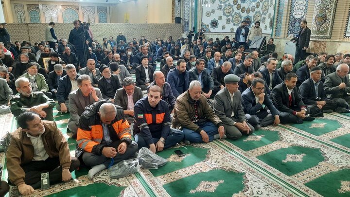 تصاویر/ مراسم بزرگداشت چهلمین روز شهادت جمعی از مردم و حافظان امنیت در فتنه اخیر آمریکایی صهیونیستیحوزه/ آیین چهلم شهدای حوادث دی‌ماه ۱۴۰۴ با حضور اقشار مختلف مردم و مسئولان در مهدیه مصلی امام خمینی(ره) شهرکرد برگزار شد.