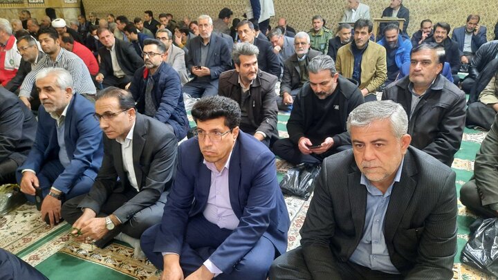 تصاویر/ مراسم بزرگداشت چهلمین روز شهادت جمعی از مردم و حافظان امنیت در فتنه اخیر آمریکایی صهیونیستیحوزه/ آیین چهلم شهدای حوادث دی‌ماه ۱۴۰۴ با حضور اقشار مختلف مردم و مسئولان در مهدیه مصلی امام خمینی(ره) شهرکرد برگزار شد.