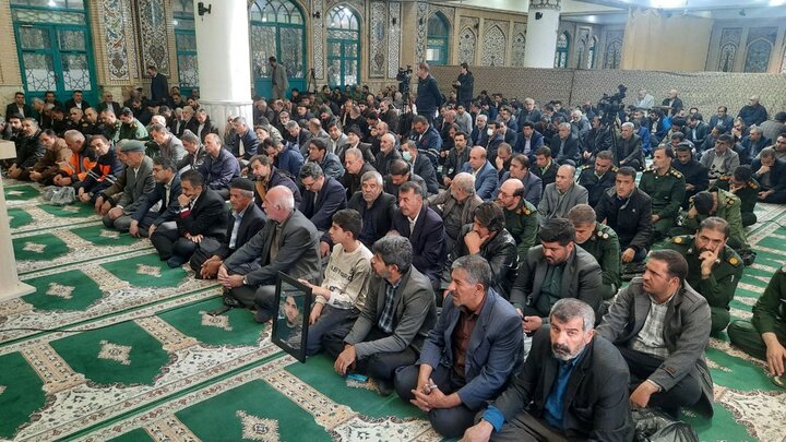 تصاویر/ مراسم بزرگداشت چهلمین روز شهادت جمعی از مردم و حافظان امنیت در فتنه اخیر آمریکایی صهیونیستیحوزه/ آیین چهلم شهدای حوادث دی‌ماه ۱۴۰۴ با حضور اقشار مختلف مردم و مسئولان در مهدیه مصلی امام خمینی(ره) شهرکرد برگزار شد.