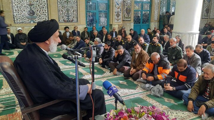 تصاویر/ مراسم بزرگداشت چهلمین روز شهادت جمعی از مردم و حافظان امنیت در فتنه اخیر آمریکایی صهیونیستیحوزه/ آیین چهلم شهدای حوادث دی‌ماه ۱۴۰۴ با حضور اقشار مختلف مردم و مسئولان در مهدیه مصلی امام خمینی(ره) شهرکرد برگزار شد.