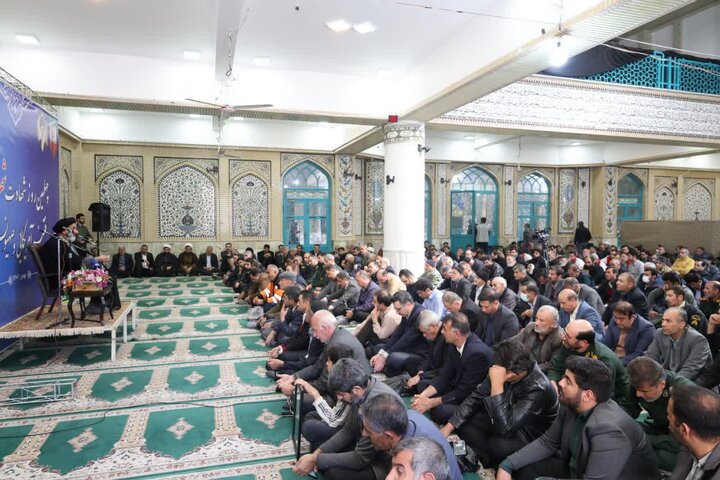 تصاویر/ مراسم بزرگداشت چهلمین روز شهادت جمعی از مردم و حافظان امنیت در فتنه اخیر آمریکایی صهیونیستیحوزه/ آیین چهلم شهدای حوادث دی‌ماه ۱۴۰۴ با حضور اقشار مختلف مردم و مسئولان در مهدیه مصلی امام خمینی(ره) شهرکرد برگزار شد.