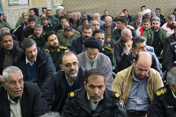 تصاویر/ مراسم بزرگداشت چهلمین روز شهادت جمعی از مردم و حافظان امنیت در فتنه اخیر آمریکایی صهیونیستیحوزه/ آیین چهلم شهدای حوادث دی‌ماه ۱۴۰۴ با حضور اقشار مختلف مردم و مسئولان در مهدیه مصلی امام خمینی(ره) شهرکرد برگزار شد.