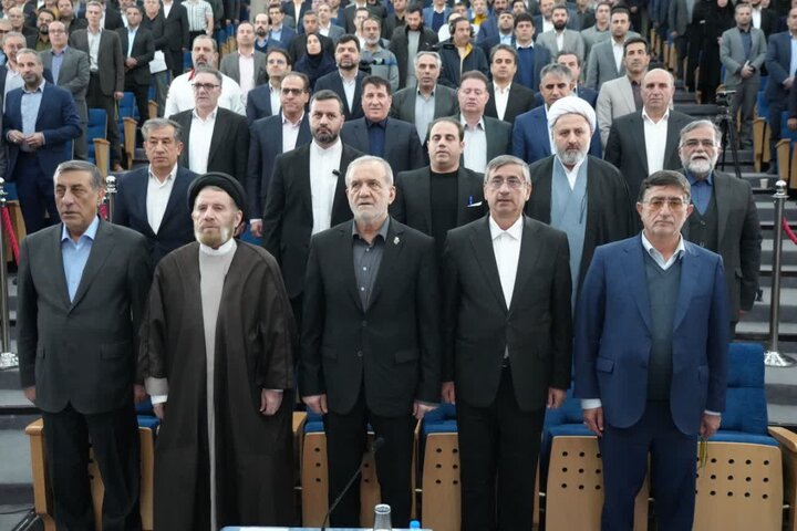 تصاویر/نشست رئیس جمهور با سرمایه‌گذاران و فعالان اقتصادی استان لرستان