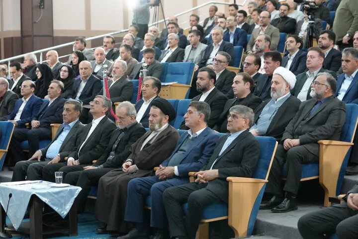 تصاویر/نشست رئیس جمهور با سرمایه‌گذاران و فعالان اقتصادی استان لرستان