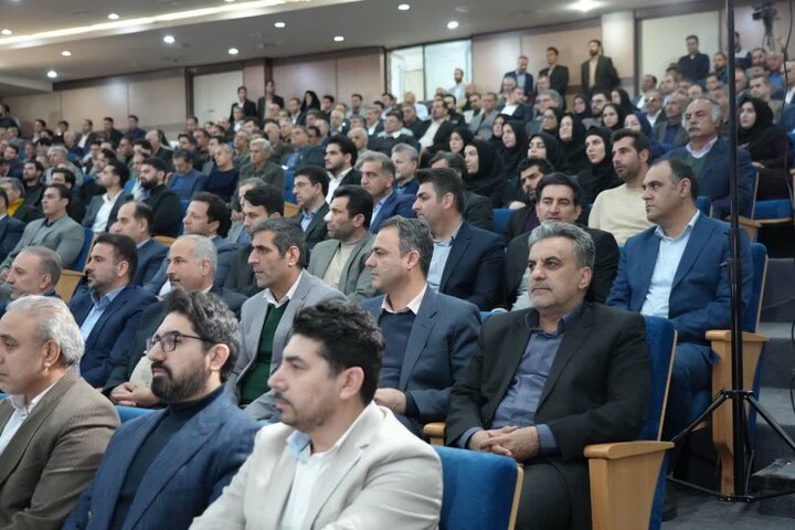 تصاویر/نشست رئیس جمهور با سرمایه‌گذاران و فعالان اقتصادی استان لرستان