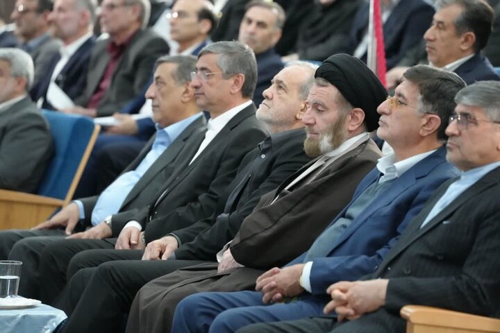 تصاویر/نشست رئیس جمهور با سرمایه‌گذاران و فعالان اقتصادی استان لرستان