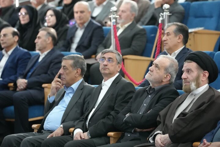 تصاویر/نشست رئیس جمهور با سرمایه‌گذاران و فعالان اقتصادی استان لرستان