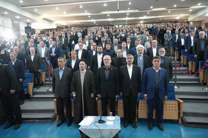 تصاویر/نشست رئیس جمهور با سرمایه‌گذاران و فعالان اقتصادی استان لرستان