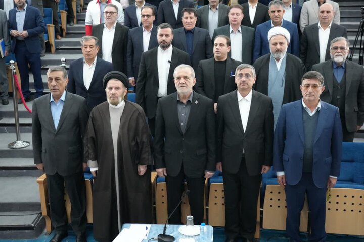 تصاویر/نشست رئیس جمهور با سرمایه‌گذاران و فعالان اقتصادی استان لرستان